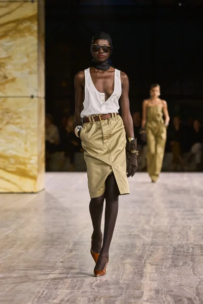 Look 4